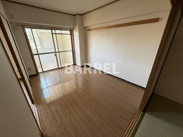 インペリアル花屋敷の洋室