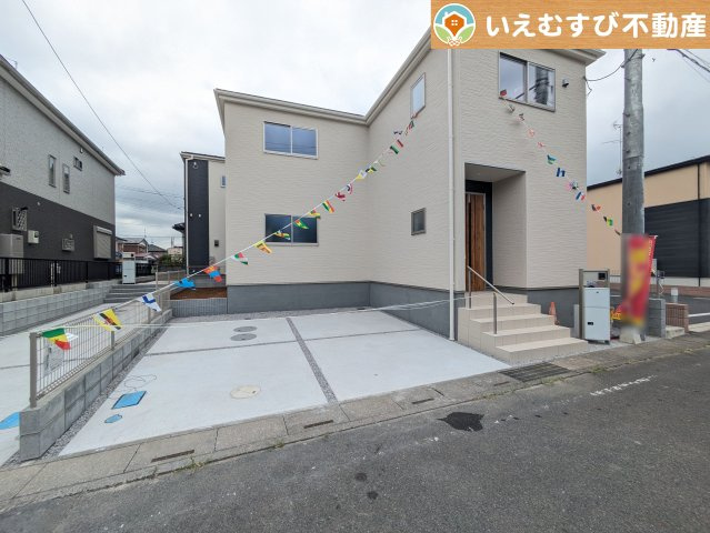 Livele Garden.S　南羽生駅Ⅱの駐車場|2台駐車可能なスペース完備
しっかり舗装してある駐車スペースで天気が悪く足元が悪い日でも乗り降りしやすい♪