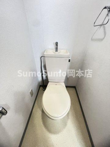 ルネス御影のトイレ|落ち着いた色調のトイレです