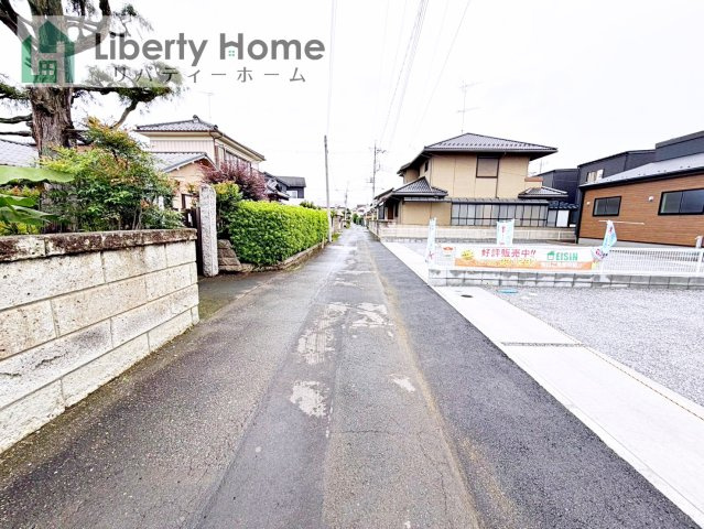 古河市中田第4　新築戸建　1号棟の前面道路含む現地写真