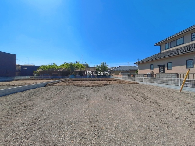 古河市中田第4　新築戸建　1号棟の前面道路含む現地写真