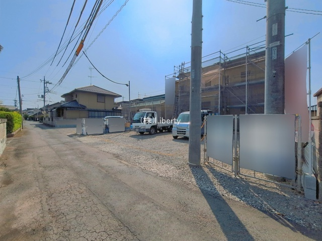 古河市中田第4　新築戸建　1号棟の前面道路含む現地写真