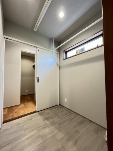 【洗面所】 | 糟屋郡須恵町植木17期・平屋　1号棟（全10区画）【仲介手数料無料・0円】 | 現地写真。
