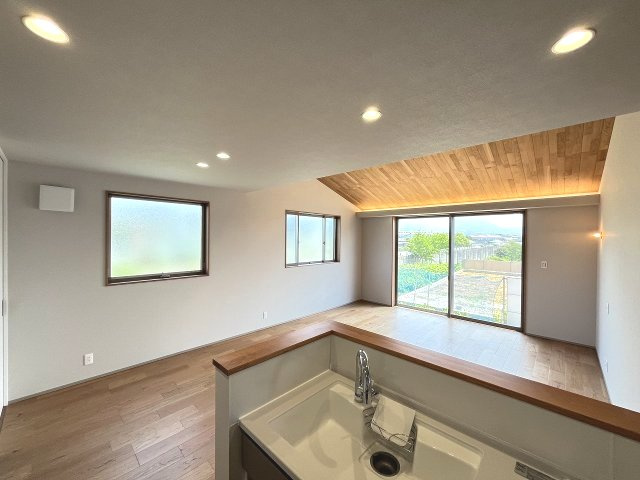【居間・リビング】 | 糟屋郡須恵町植木17期・平屋　1号棟（全10区画）【仲介手数料無料・0円】 | 現地写真。