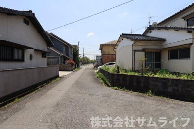 【前面道路含む現地写真】 | 弁分　解体更地渡し99坪売地