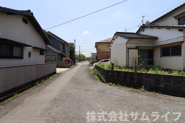 【前面道路含む現地写真】 | 弁分　解体更地渡し99坪売地