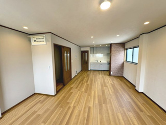 【居間・リビング】 | 白鷺町３丁　中古一戸建