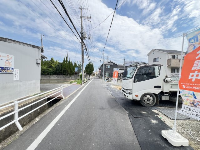 大和高田市市場5期　の前面道路含む現地写真