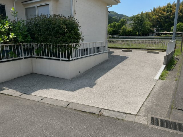 上島田2丁目　一戸建借家の駐車場