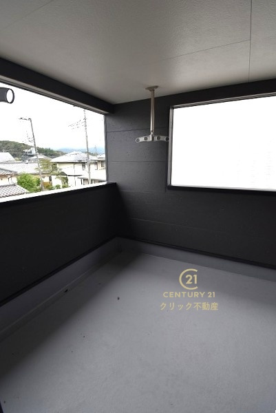 Cradlegarden　 日立市川尻町　第7　2のバルコニー|インナーバルコニーは洗濯物外干し派の強い味方！天気が変わりやすい季節の外出も安心です。外出が難しい日に出るだけでも気分転換になる、嬉しいスペースです。