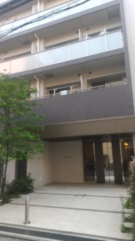 川崎市中原区新丸子町の賃貸マンションのエントランス