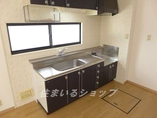 セジュール清水Ⅱ　Ｂ棟のキッチン|ワイドキッチン・床下収納・窓あり