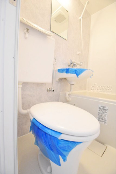 【独立洗面台】 | ライオンズステーションプラザ大塚第2 | トイレはもともと個人の領域である自宅の中でも、最もプライベートな空間です。だからこそ、ほしい「落ち着き」がここにあります。～即日のご見学可能～　お問合せはお気軽にどうぞ。