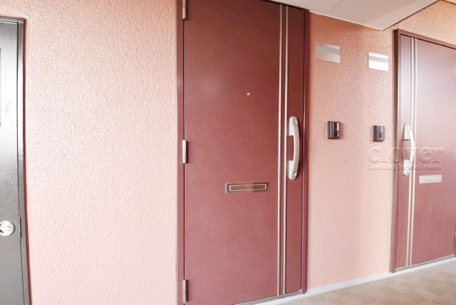 【その他共用部分】 | ライオンズステーションプラザ大塚第2 | 皆様をお迎えする、お部屋の玄関ドア。開けやすさや開放角度、ドアノブの操作しやすさや鍵の形状などを、現地で一度ご確認ください。～即日のご見学可能～　お問合せはお気軽にどうぞ。
