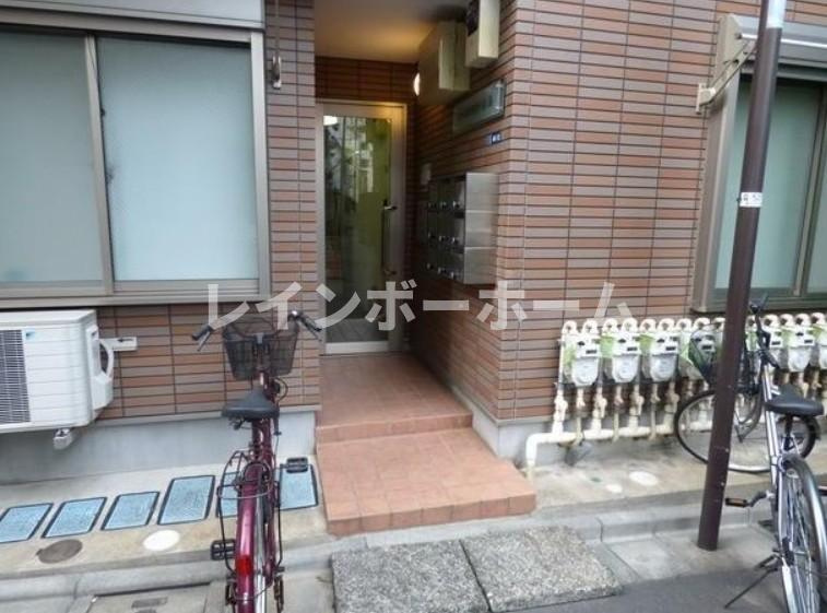 DRホームズ向島のエントランス