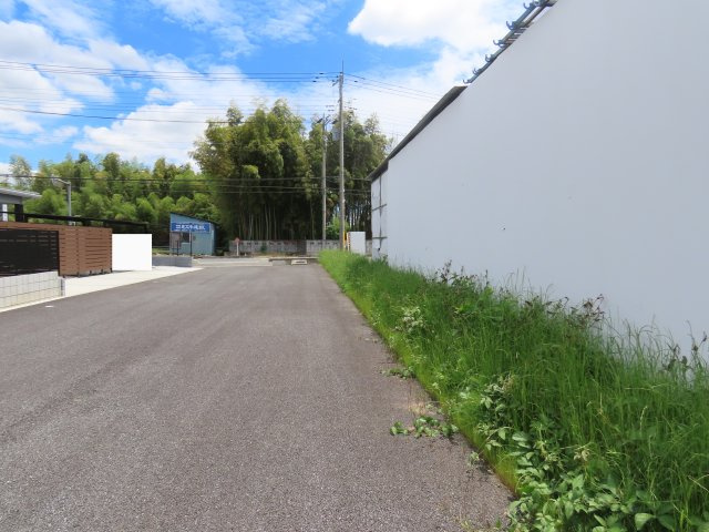 坂戸市小山売地の前面道路含む現地写真
