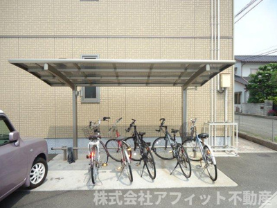 【その他共用部分】 | ベルソー | 屋根付き駐輪場