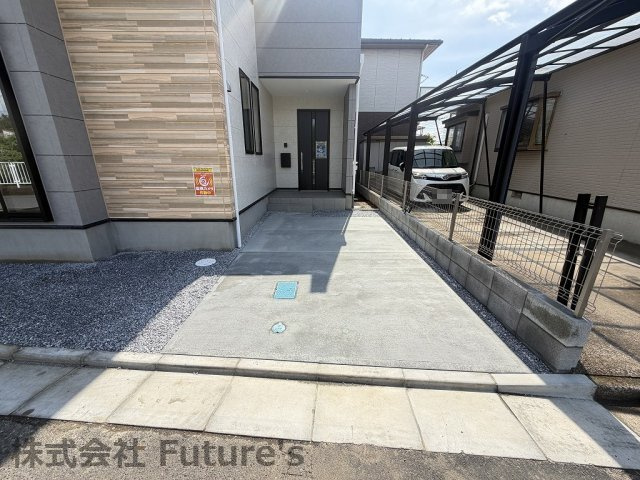 三郷市早稲田6丁目　新築戸建　全1棟の駐車場|カースペース1台分付き