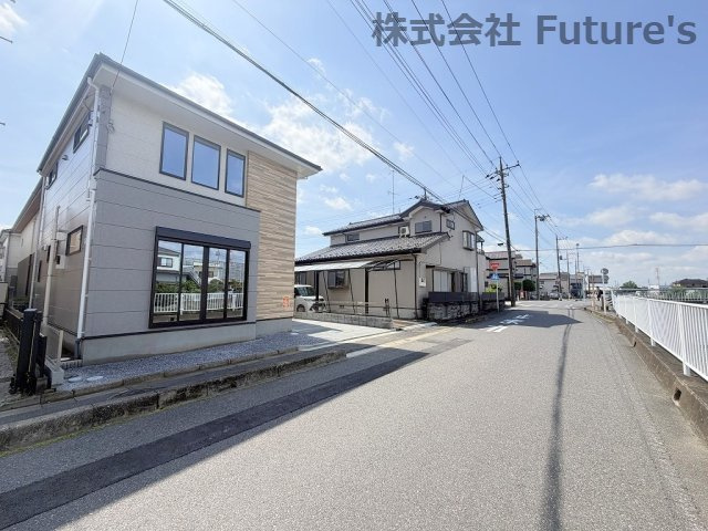三郷市早稲田6丁目　新築戸建　全1棟の前面道路含む現地写真|前面道路含む現地写真です。