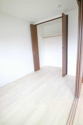 NYスタイルズ大牟田Bの居間・リビング