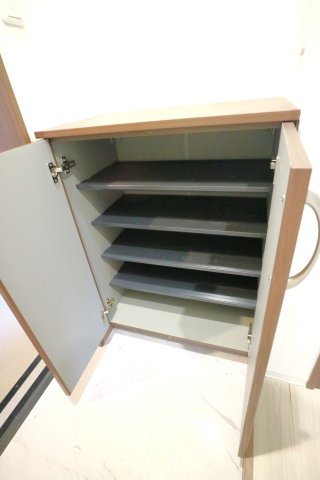NYスタイルズ大牟田Bの収納|玄関には収納力のあるシューズボックスが備え付けられています