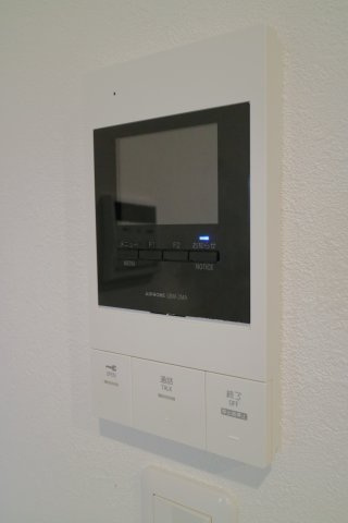 NYスタイルズ大牟田Bのセキュリティ|リビングから来訪者が確認できるモニター付きインターホンがあります！