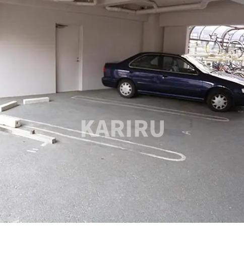 三福ロイヤルマンションの駐車場