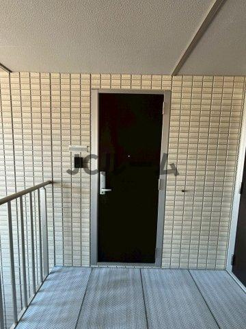 リュミエールＣの玄関