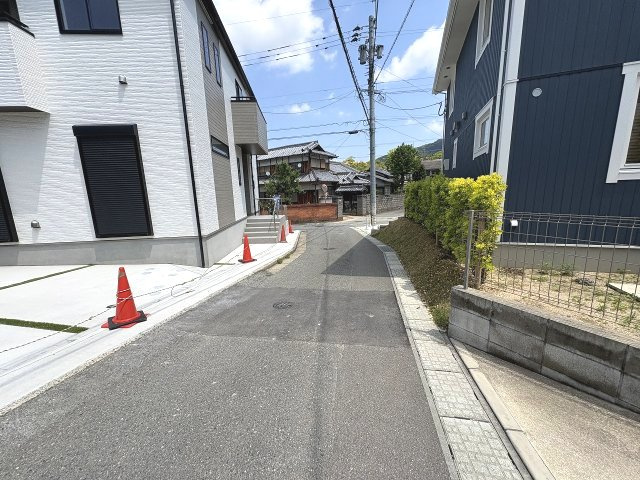 【その他】 | 糟屋郡須恵町須恵第1　C号棟（全3棟）【仲介手数料無料・0円】 | 現地写真。前面道路です。