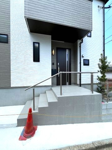【玄関】 | 糟屋郡須恵町須恵第1　C号棟（全3棟）【仲介手数料無料・0円】 | 現地写真。