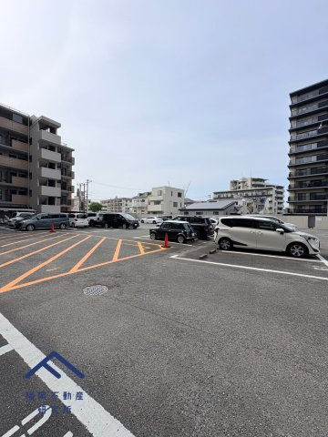 原パーク・ホームズの駐車場