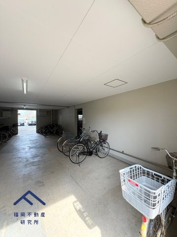 原パーク・ホームズの駐車場
