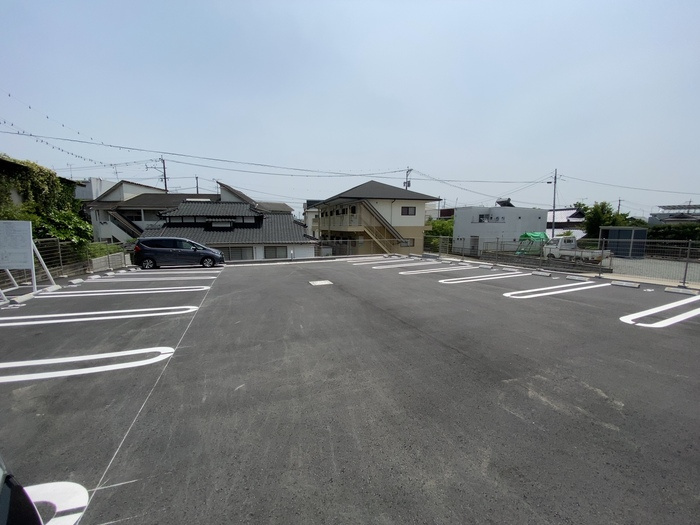 コンフォータブルＴＪの駐車場