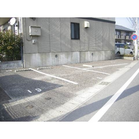 HKガーデンBの駐車場