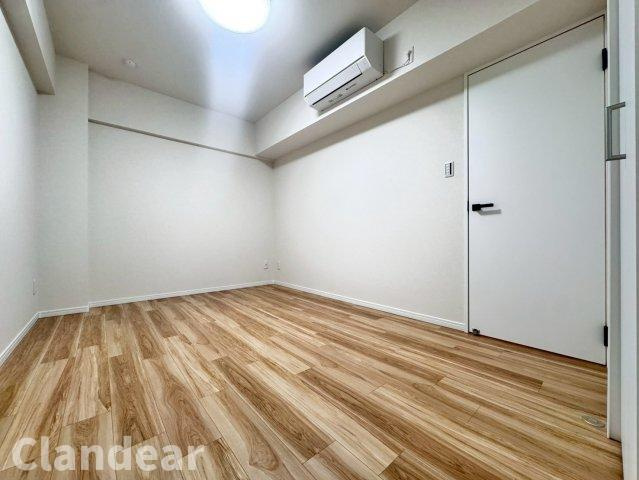ヴイ・シティ草加四番館の洋室|ドキドキの新生活も、安心してスタート。ぴったりの住まいを見つけませんか？クランディアが一緒に住まい選びをサポートします‼　まずは、お気軽にお問合せください　＃クランディア