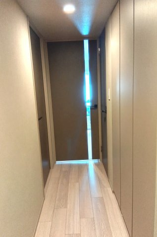 アルファスマート高野の玄関|玄関からリビングに向かう廊下です。