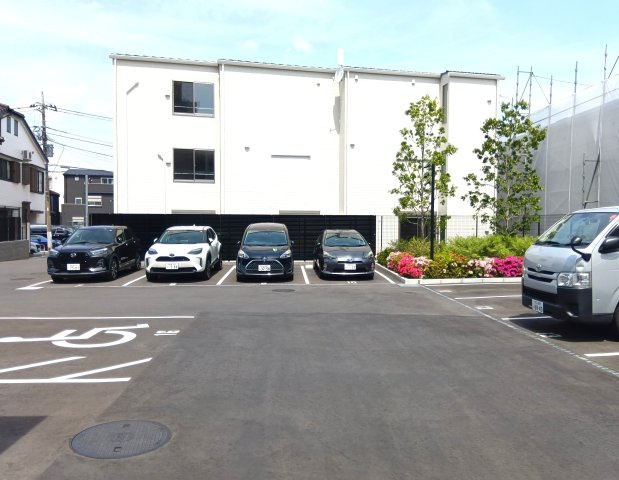 アルファスマート高野の駐車場|敷地内駐車場は平置きですので、大型車も可能です。空き状況は適宜確認が必要となります。