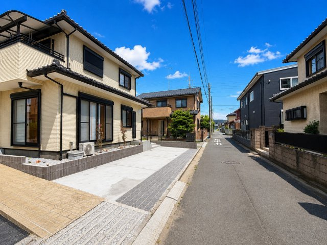 【前面道路含む現地写真】 | 熊谷市新堀　中古戸建