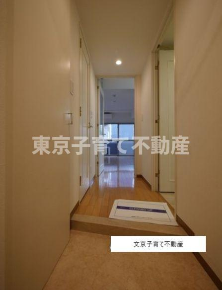 レジディア神田東の玄関