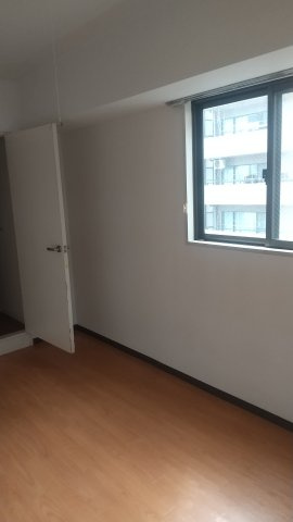 川崎市中原区新丸子町の賃貸マンションの居間・リビング