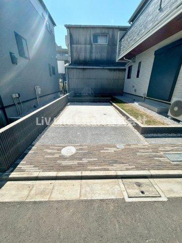 BLOOMING MAISON小平市大沼町3号棟 .の駐車場