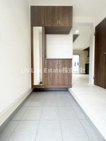 BLOOMING MAISON小平市大沼町3号棟 .の玄関