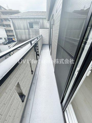 BLOOMING MAISON小平市大沼町3号棟 .のバルコニー