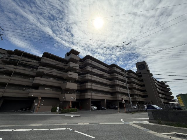 シャルマンフジ岩出弐番館の外観