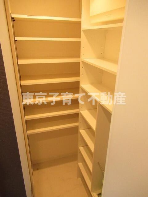 レグノ・グランデ一番町タワーの玄関