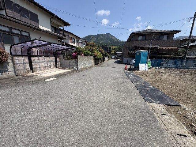 【その他】 | 糟屋郡須恵町佐谷9期・平屋　1号棟（全1棟）【仲介手数料無料・0円】 | 現地写真。前面道路です。