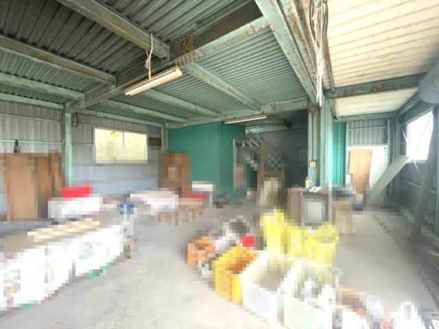 高島市勝野倉庫付き68坪売地の内装