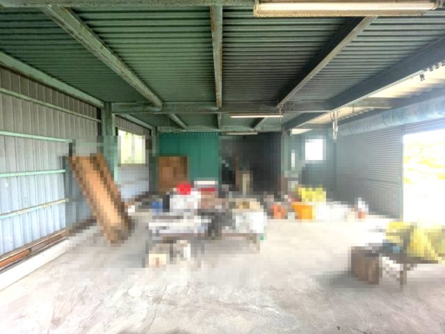 高島市勝野倉庫付き68坪売地の内装