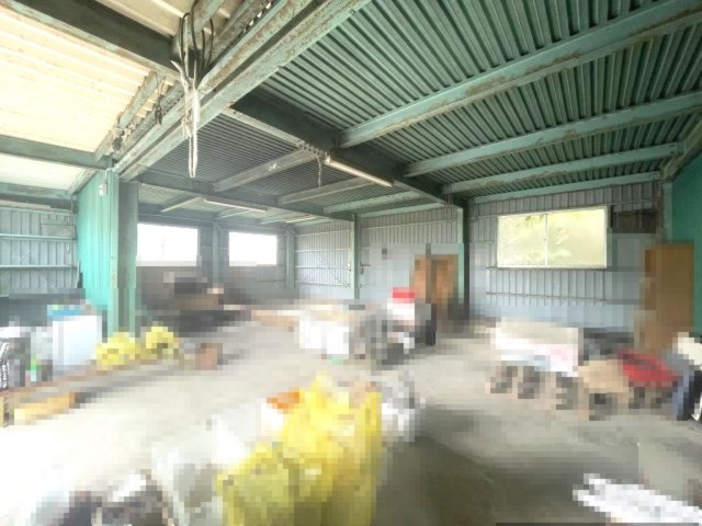 高島市勝野倉庫付き68坪売地の内装