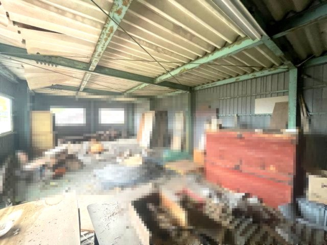 高島市勝野倉庫付き68坪売地の内装